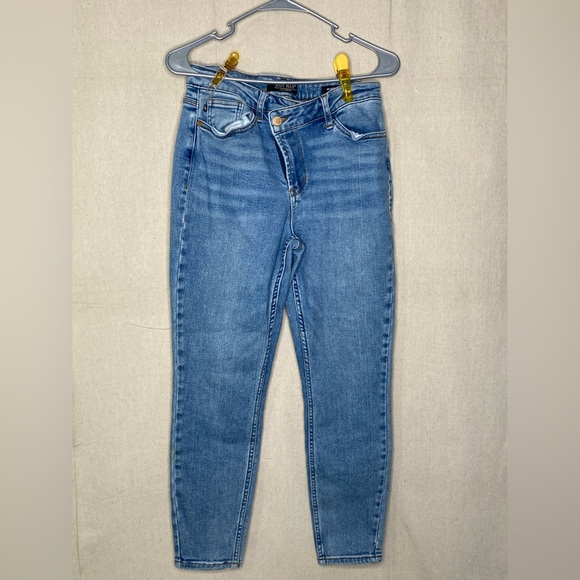 Judy Blue Cross Over High Rise Relaxed Fit Jeans  Size 7/28 JB88627 - Picture 1 of 10